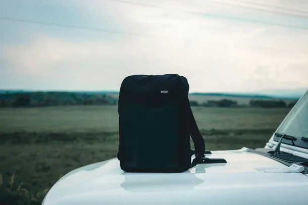  Swiss Peak USB ruksak s RFID zaštitom protiv krađe, 15" - Swiss Peak Crna
