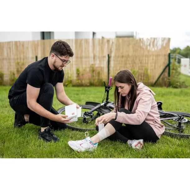  First aid kit in plastic case, 64 pcs Bijela