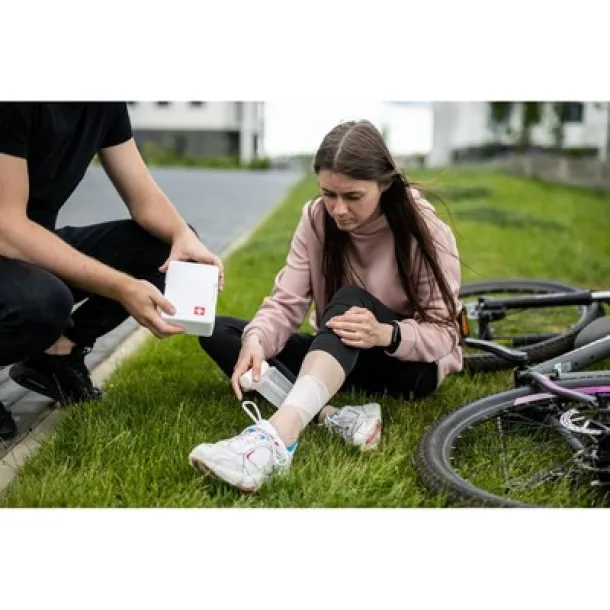  First aid kit in plastic case, 64 pcs Bijela