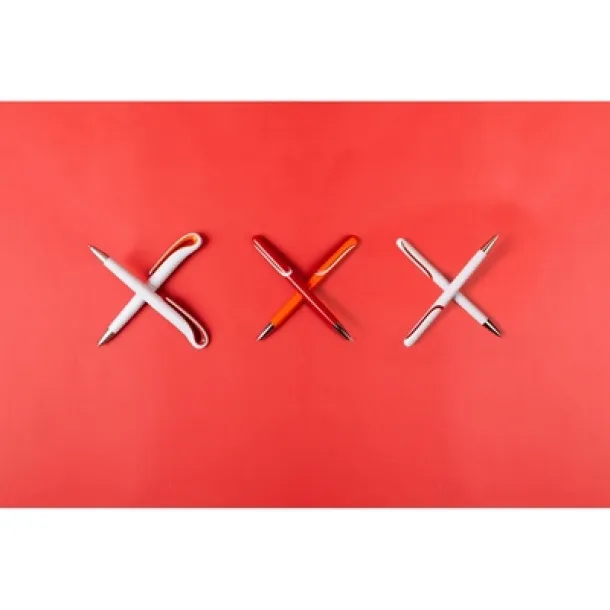  Kemijska olovka Crna