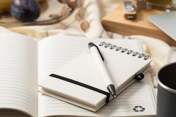 Relact Jot notes od kartona mlijeka, A6 Crna