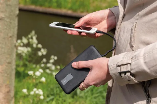  10.000 mAh powerbank with integrated cable Black