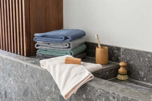Ukiyo Sakura AWARE™ 500 gsm bath towel 70 x 140cm - Ukiyo Plava