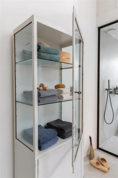 Ukiyo Sakura AWARE™ 500 gsm bath towel 70 x 140cm - Ukiyo Plava