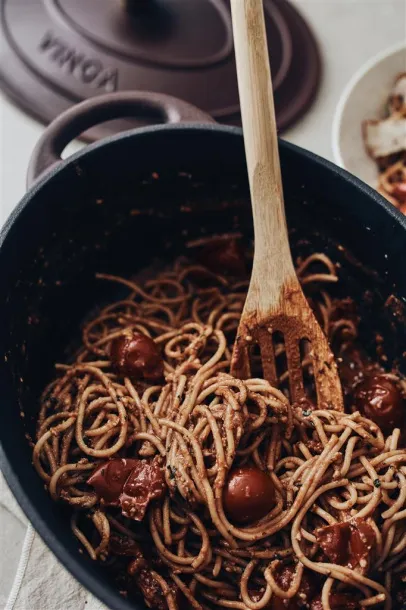  VINGA Monte enameled cast iron pot 3.5L - Vinga Crvena