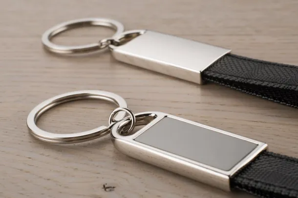 STRAP Keychain Crna