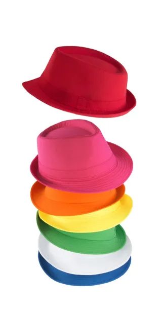 Yezar hat Red