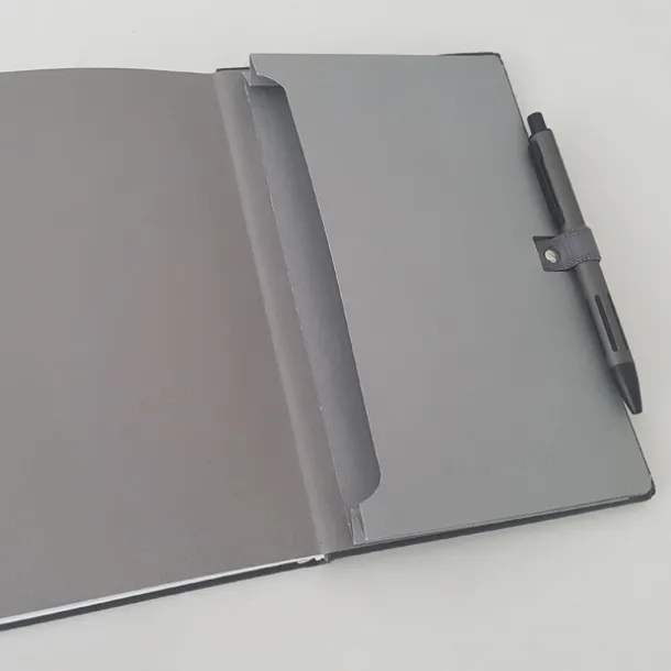 TEXTURE COLORE MAXI Notes sa elastičnom trakom, držačem olovke i obojanim uglom knjižnog bloka, B5 Tamnosiva
