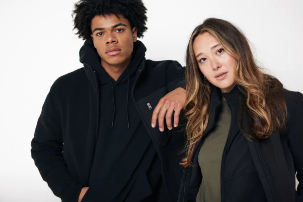 Iqoniq Yoho unisex hoodie od recikliranog pamuka, 340 g/m² - iqoniq Crna
