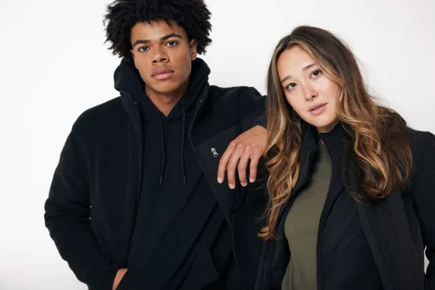  Iqoniq Yoho unisex hoodie od recikliranog pamuka, 340 g/m² - iqoniq Crna