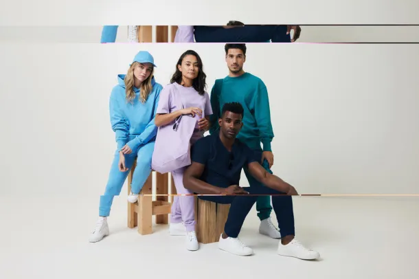  Iqoniq Yoho unisex hoodie od recikliranog pamuka, 340 g/m² - iqoniq Crna