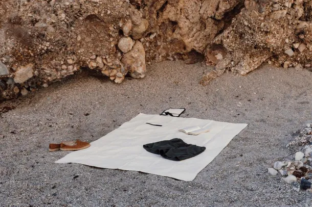  VINGA Volonne AWARE™ piknik deka od recikliranog platna - Vinga off white, black Crna