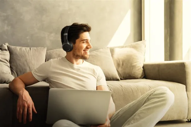 Motorola MOTO XT220 wireless over ear headphone Black