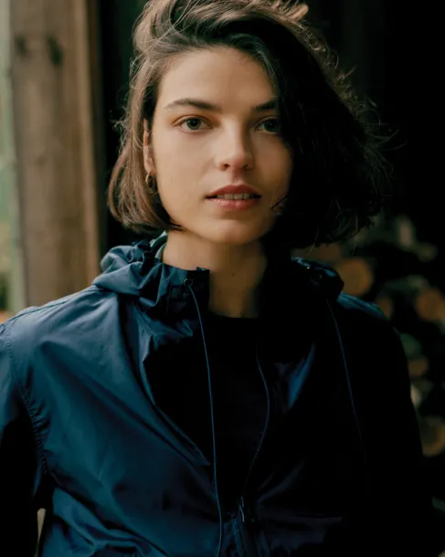  Iqoniq Logan unisex lagana jakna od recikliranog poliestera - iqoniq navy