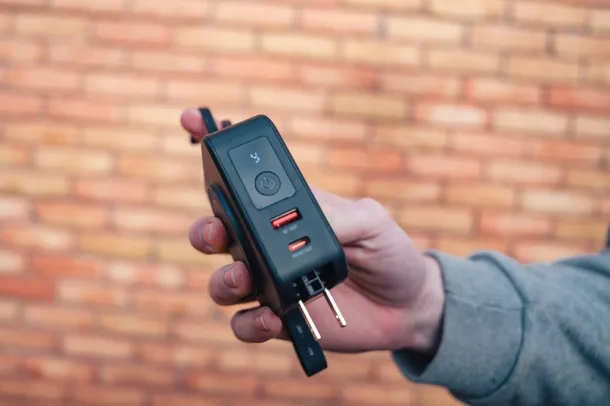  Urban Vitamin Saratoga 5u1 univerzalni punjač, 10.000 mAh - Urban Vitamin Crna