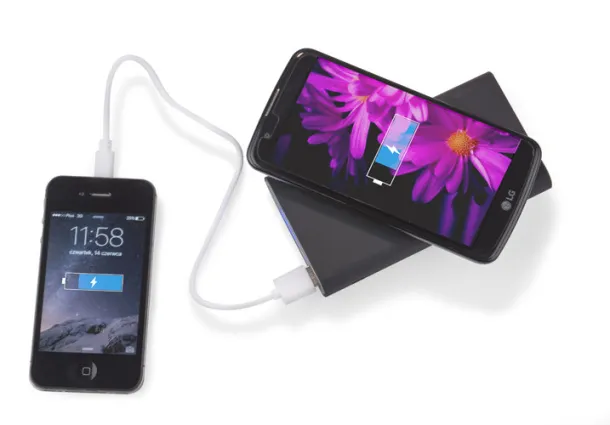 DOUBLE prijenosna baterija, 8 000 mAh Crna