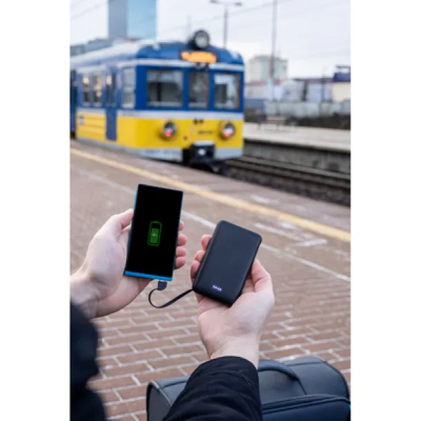  Power bank 5000 mAh with integrated cables, adapter included Crna