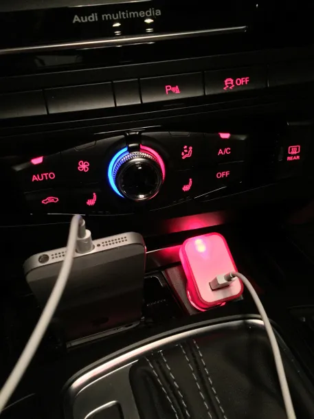 Waze USB car charger Red White