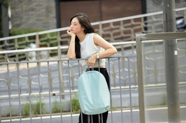 Bobby Soft anti-theft ruksak, 15.6" - XD Design Zelena Cool Grey 9