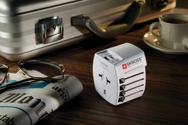 SKROSS MUV World Travel Adapter MUV 2-pole with USB A and C - Skross White 