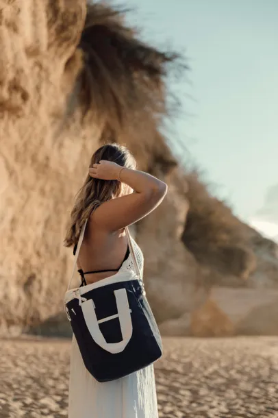  VINGA Volonne AWARE™ recycled canvas cooler tote bag - Vinga blue, off white 11-0606 TPG