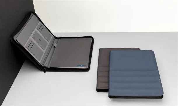  Impact AWARE™ portfolio od RPET-a s patentnim zatvaračem, A4 - XD Xclusive Mornarsko plava