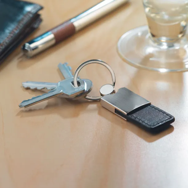 COLUMBUS PU and metal key ring Black