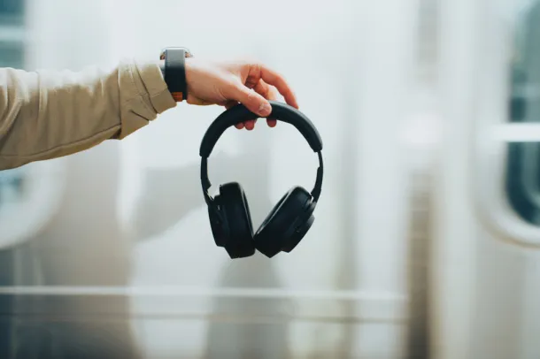 Irvine RCS recycled and repairable ANC wireless headphone - Urban Vitamin Black 