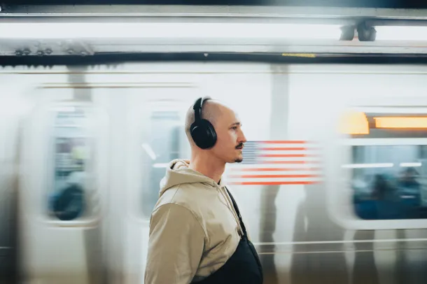 Irvine RCS recycled and repairable ANC wireless headphone - Urban Vitamin Black 