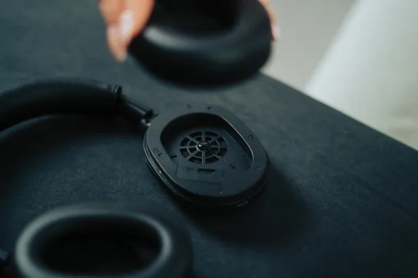 Irvine RCS recycled and repairable ANC wireless headphone - Urban Vitamin Black 