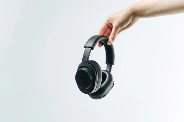 Irvine RCS recycled and repairable ANC wireless headphone - Urban Vitamin Black 