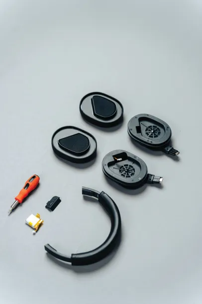 Irvine RCS recycled and repairable ANC wireless headphone - Urban Vitamin Black 