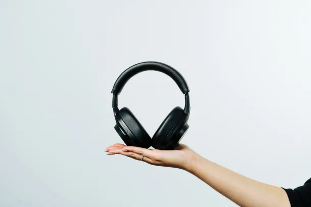 Irvine RCS recycled and repairable ANC wireless headphone - Urban Vitamin Black 