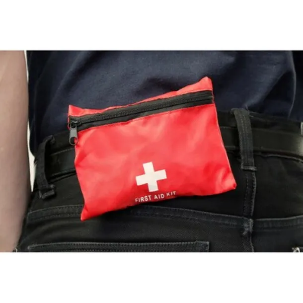  First aid kit in pouch, 8 pcs Crvena