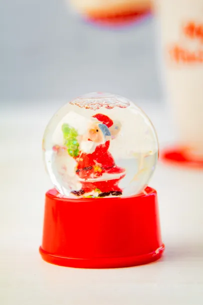 Sasky snow globe Red