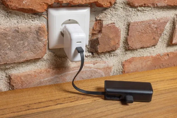 Powerlink prijenosna baterija s iOS priključkom od RCS reciklirane plastike, 3.000 mAh - XD Collection Crna 