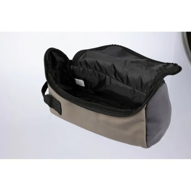  Toiletry bag light brown