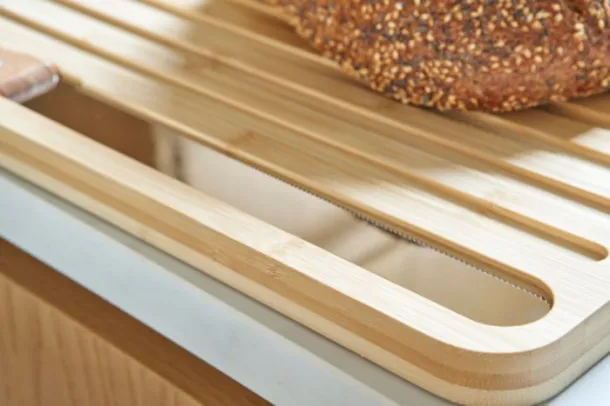 WERNER Bamboo bread cutting board