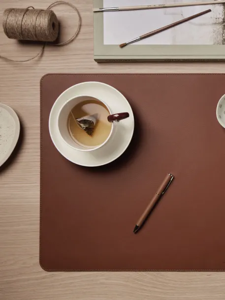 VINGA Timo PU RCS RPET desk pad - Vinga brown 