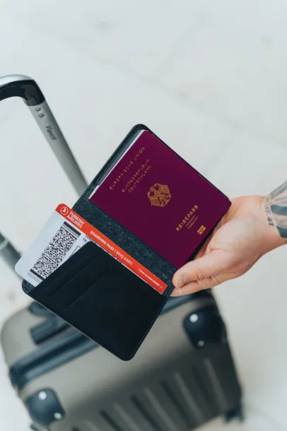 Trackmate etui za putovnicu s tehnologijom praćenja u cijelom svijetu od RCS rpoliestera - XD Collection Crna 