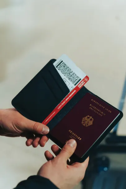 Trackmate etui za putovnicu s tehnologijom praćenja u cijelom svijetu od RCS rpoliestera - XD Collection Crna 