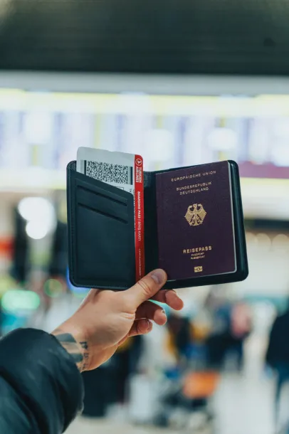 Trackmate etui za putovnicu s tehnologijom praćenja u cijelom svijetu od RCS rpoliestera - XD Collection Crna 