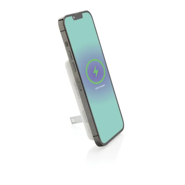 Zen magnetna prijenosna baterija od bambusa i RCS rplastike - 5 W, 5 000 mAh - XD Collection Bijela