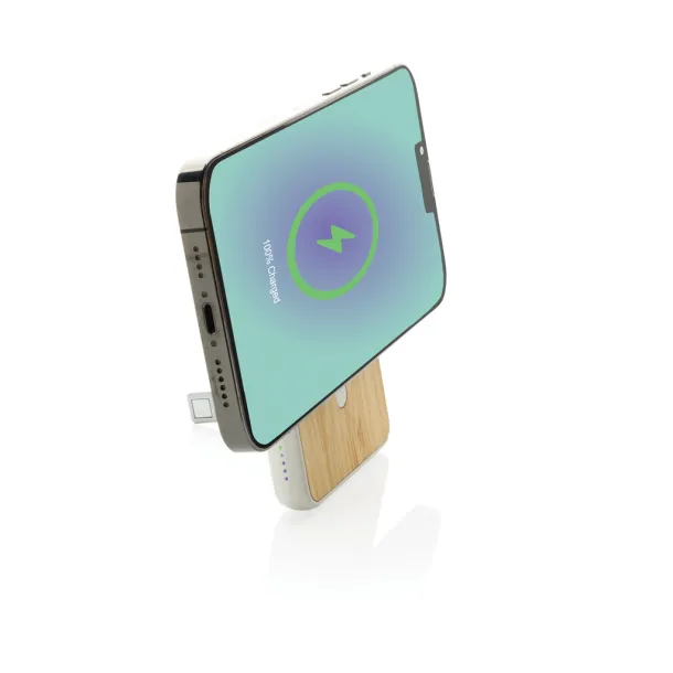 Zen magnetna prijenosna baterija od bambusa i RCS rplastike - 5 W, 5 000 mAh - XD Collection Bijela
