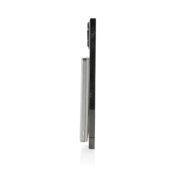 Orion magnetna prijenosna baterija od 5.000 mAh 5W od RCS recikliranog aluminija - XD Collection Srebrna 