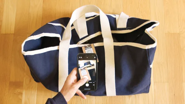  VINGA Volonne AWARE™ recycled canvas beach bag - Vinga blue, off white 11-0606 TPG