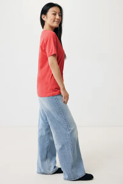  Iqoniq Yala women lightweight recycled cotton t-shirt - iqoniq luscious red