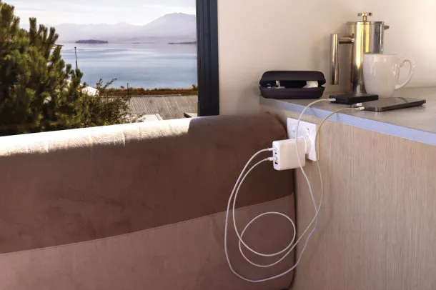 TravelCharge Pro putni punjač s USB C priključkom od RCS rplastike - XD Collection Bijela Crna