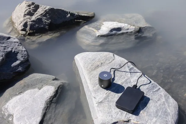 Boostcore prijenosna baterija od 5.000 mAh s USB C priključkom od RCS rplastike - XD Collection Crna 