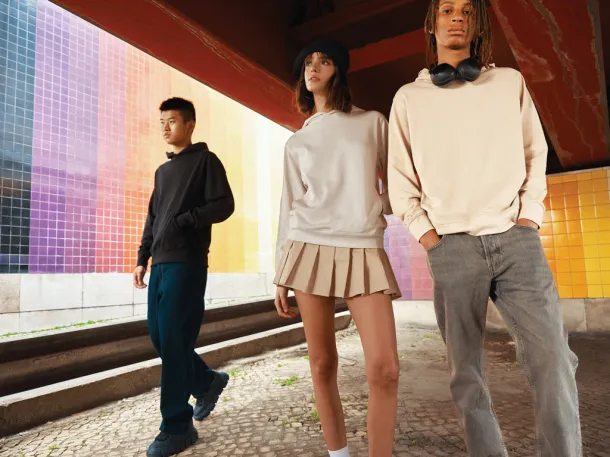 Iqoniq Yengo recycled cotton hoodie with sidepockets - iqoniq desert